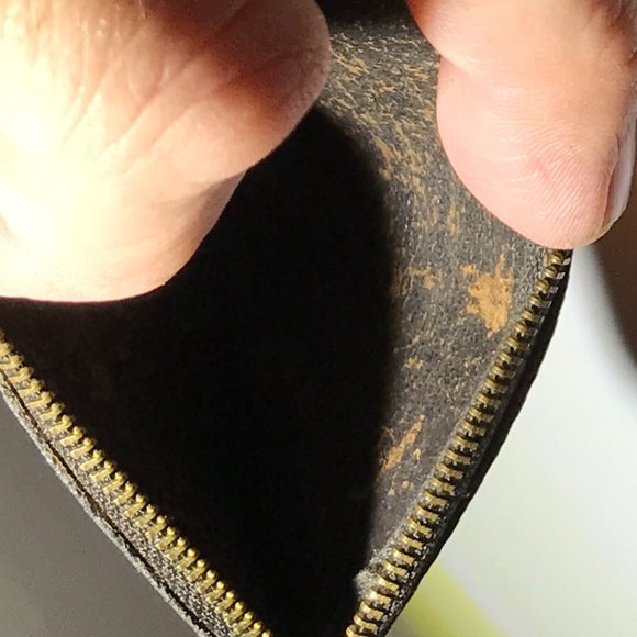 Louis Vuitton Keychain Coin Purse - Picture 5 of 6